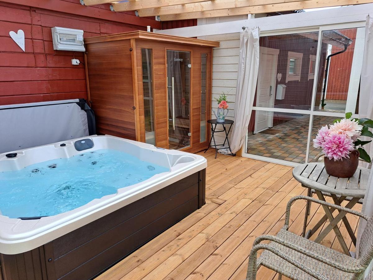 Myntloftet Borlänge med inglasad bubbelbad och bastu Exteriör bild