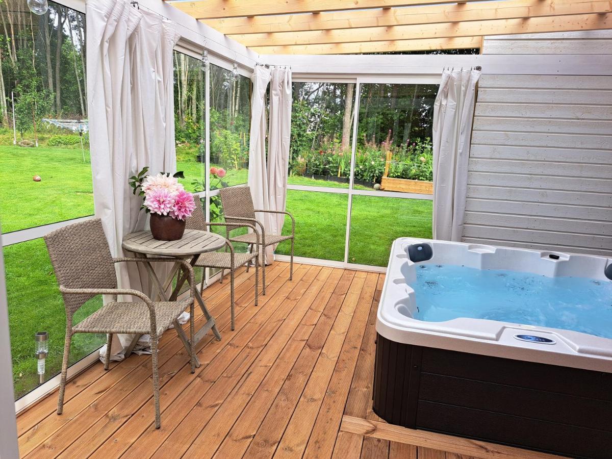 Myntloftet Borlänge med inglasad bubbelbad och bastu Exteriör bild